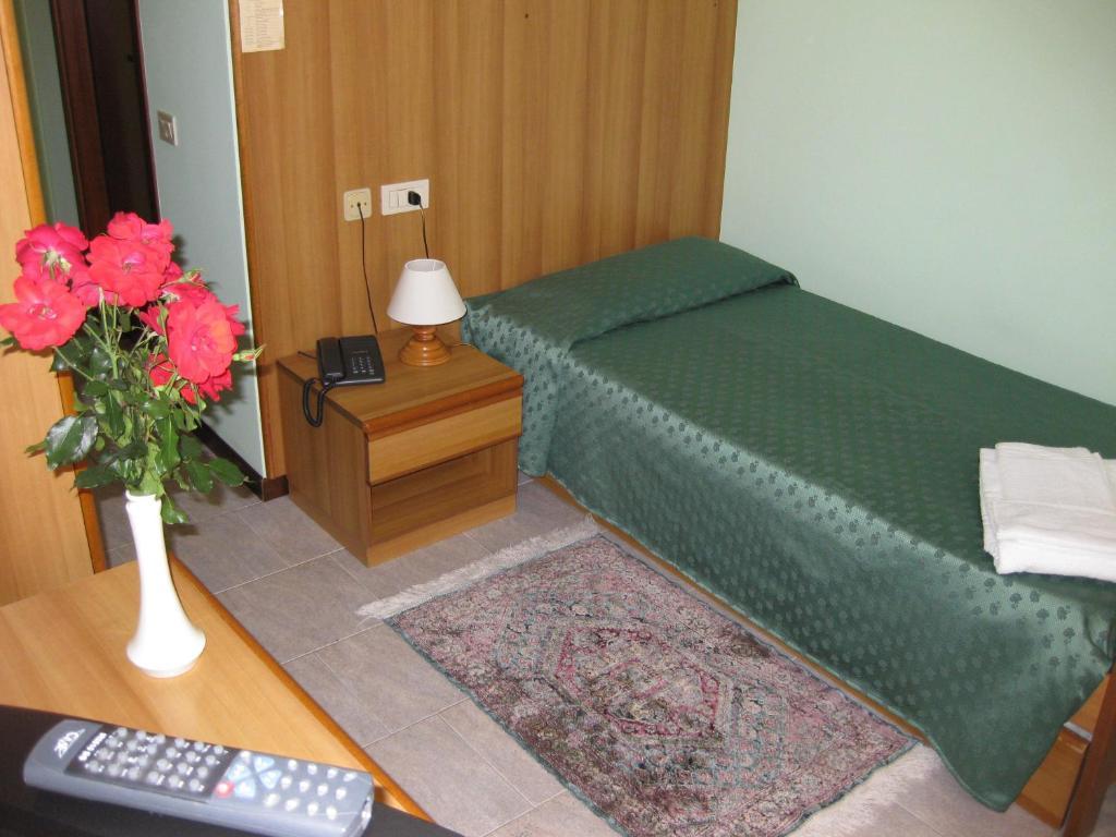 Hotel Casa Giuly Villa dʼAlmè Habitación foto