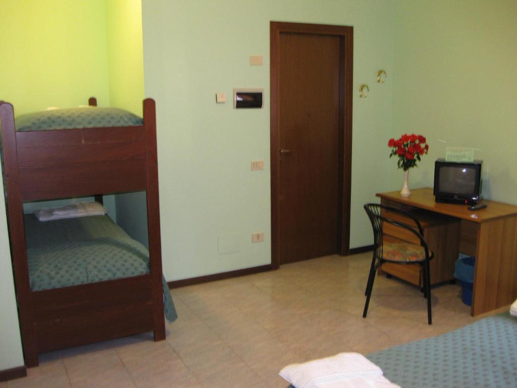 Hotel Casa Giuly Villa dʼAlmè Habitación foto